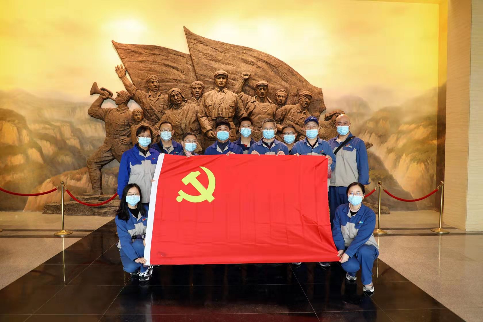 疏雨洗清明 芳菲祭英烈—— 安彩高科開展“學黨史、祭英烈、傳精神”主題活動