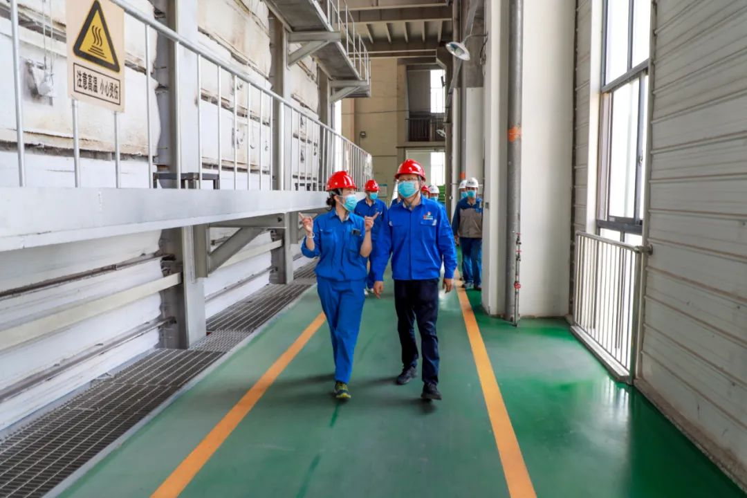 翠籠蒲艾香，慰問送安康——安彩高科總經(jīng)理端午節(jié)慰問一線職工